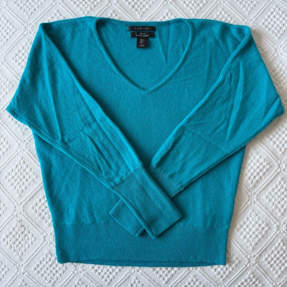 Tahari Pure Luxe 100% 2 Ply Cashmere Sweater V Neck, aqua turquoise Small